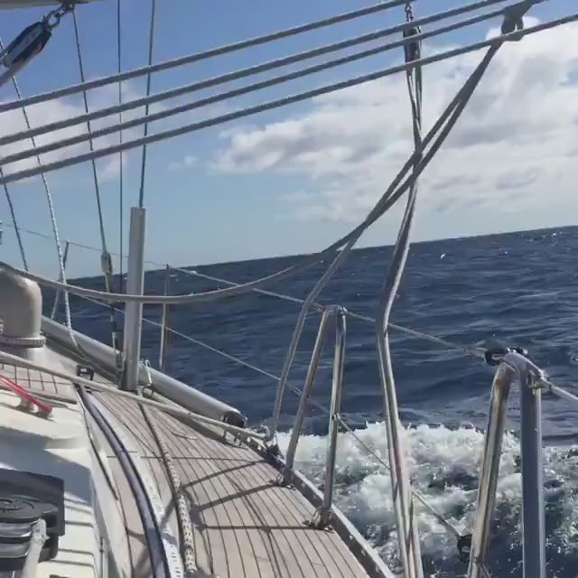 Załaduj film: Crossing Biscay | Boat Master